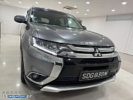 Mitsubishi Outlander 2.4 CVT 4WD Sunroof Facelift 2016 Grey Rear Entertainment